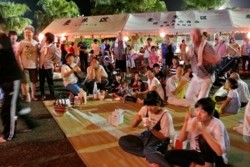 m_q007001010)夏祭り客席.jpg