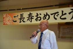 m_q007003014)敬老者も歌う.jpg
