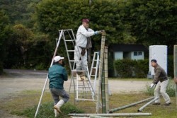 m_o002002006)鬼火焚き作業開始.jpg